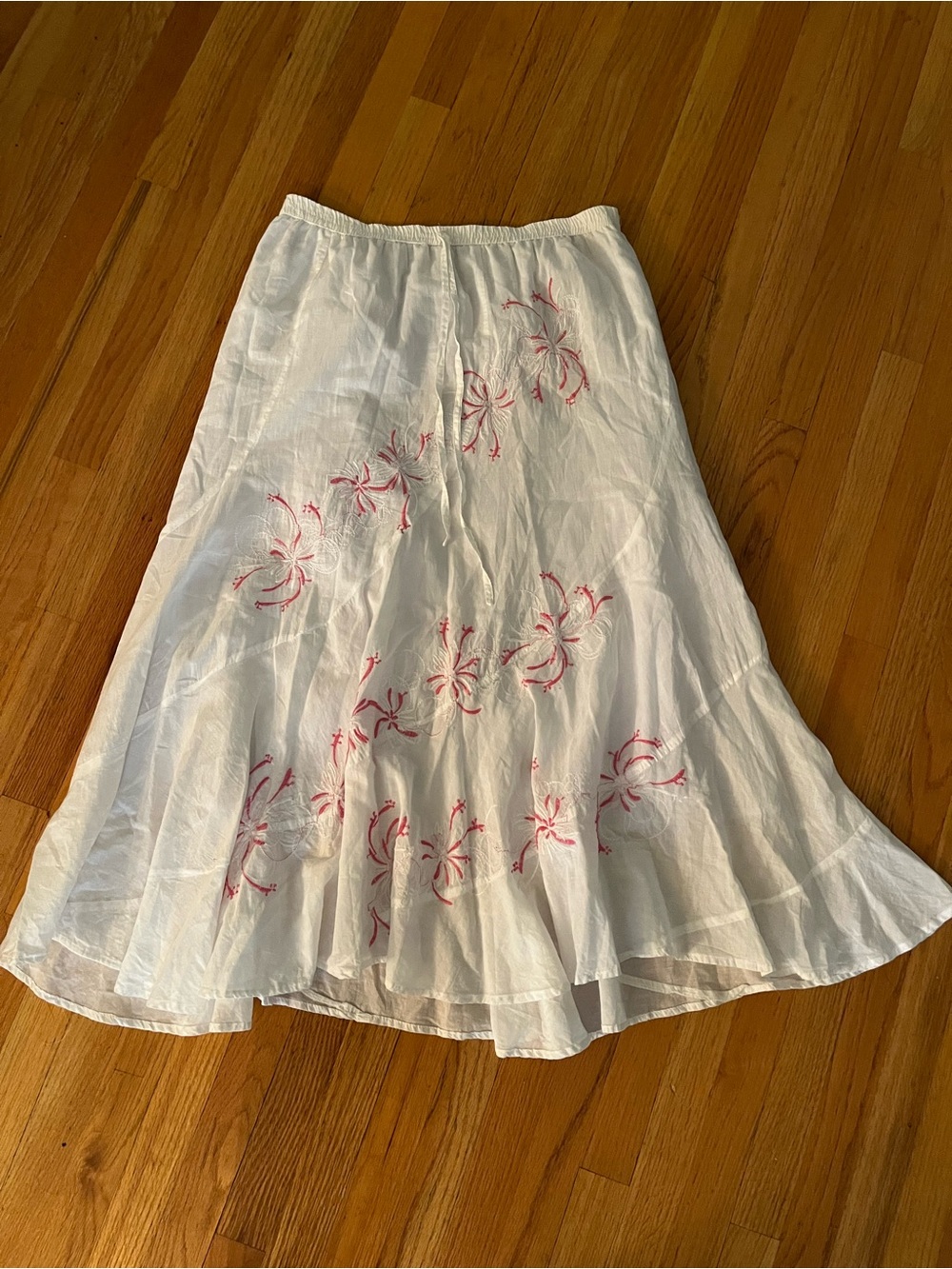 Vintage Y2K 2000s White Maxi Skirt with Pink and white Floral Embroidery size L